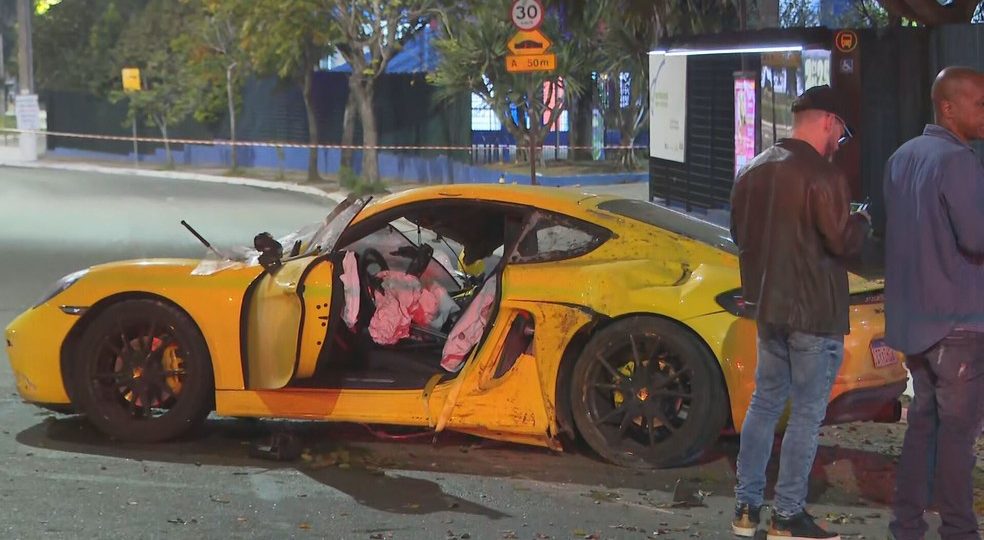 Motorista de Porsche atropela e mata motociclista em SP após discussão de trânsito